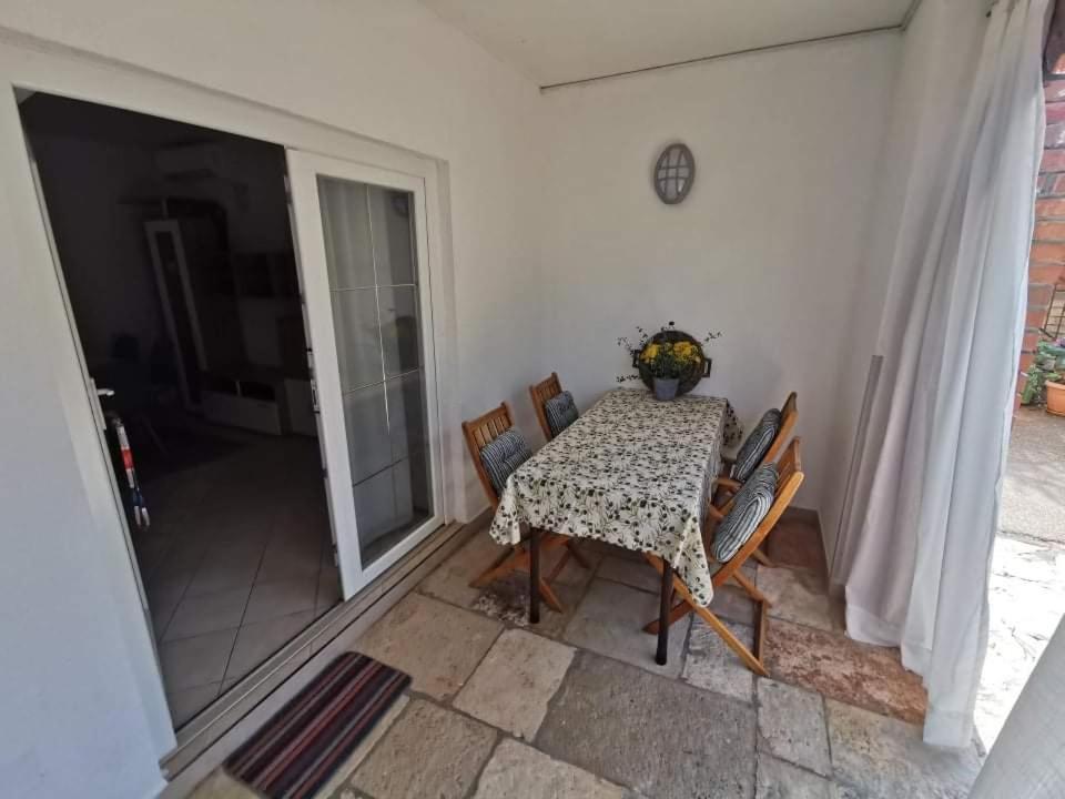 Appartamento App Carla Novigrad Istria Esterno foto