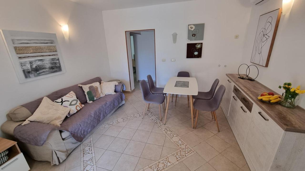 Appartamento App Carla Novigrad Istria Esterno foto
