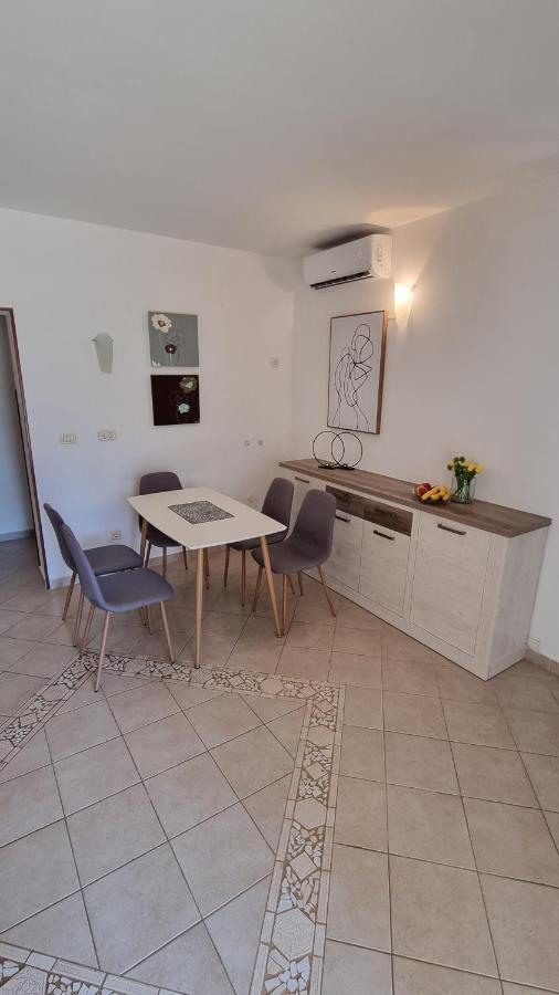 Appartamento App Carla Novigrad Istria Esterno foto