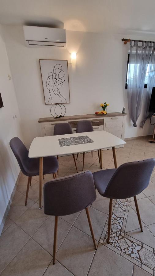 Appartamento App Carla Novigrad Istria Esterno foto